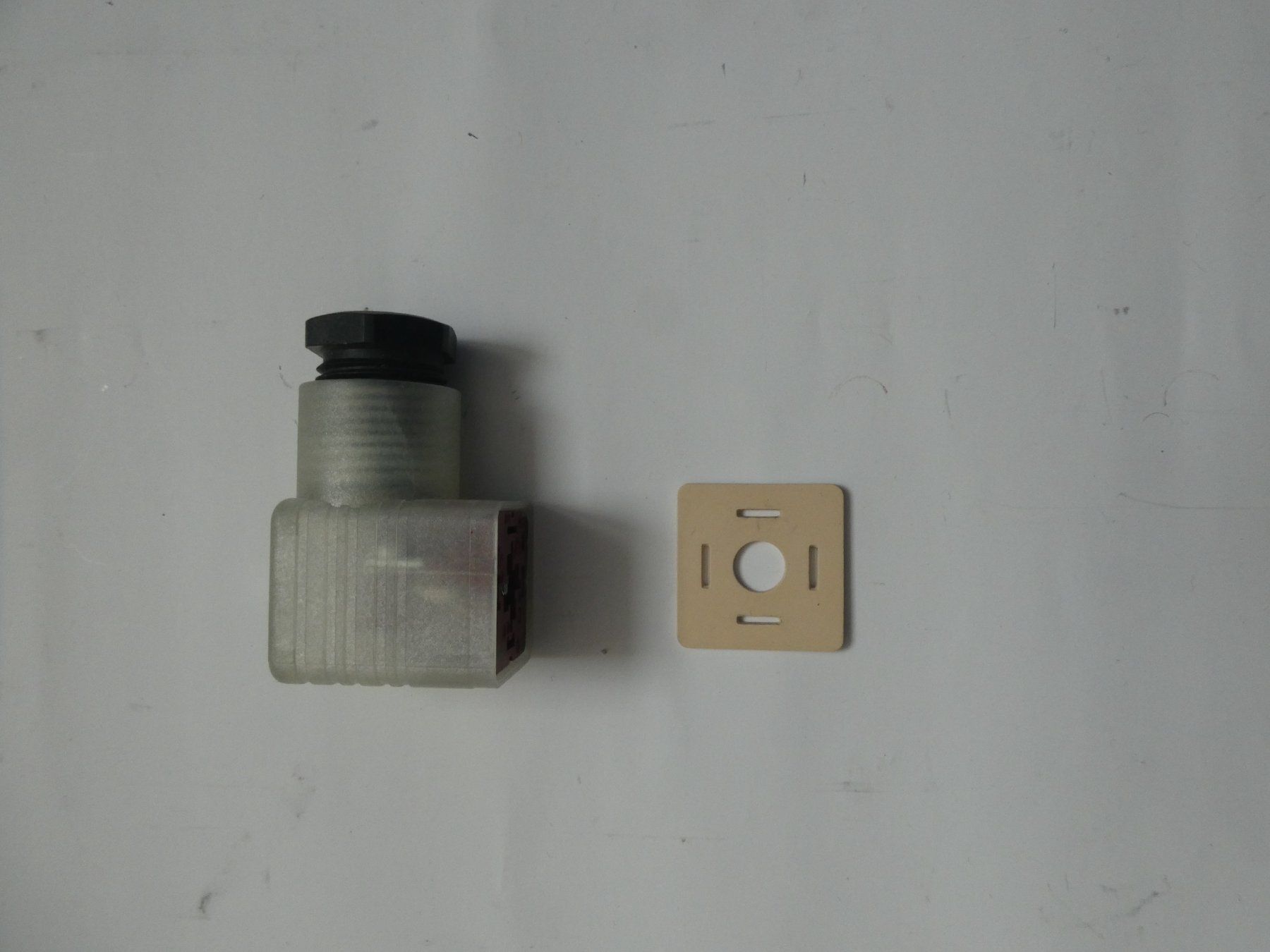 Componenti elettronici: SMC Ventilstecker 230V ( 2Stk.) – Nuovo (secondo la descrizione) da Fulenbach venduto da Hach0