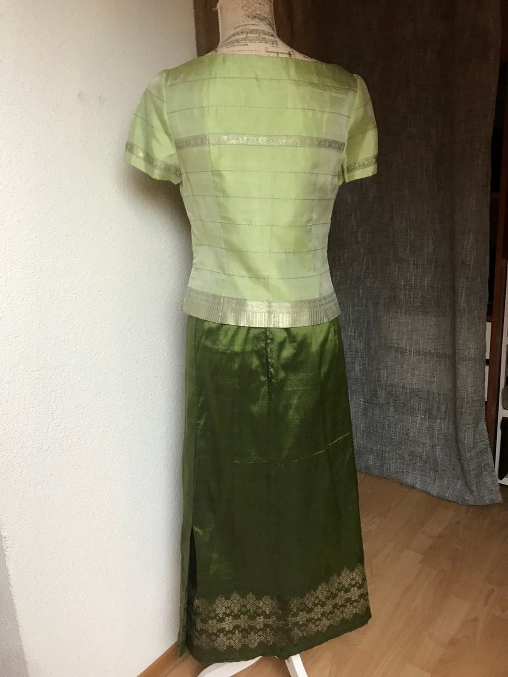 Lotti di vestiti: Jupe + Top asiatique pièce unique – Usato da Gorgier venduto da chahn 3