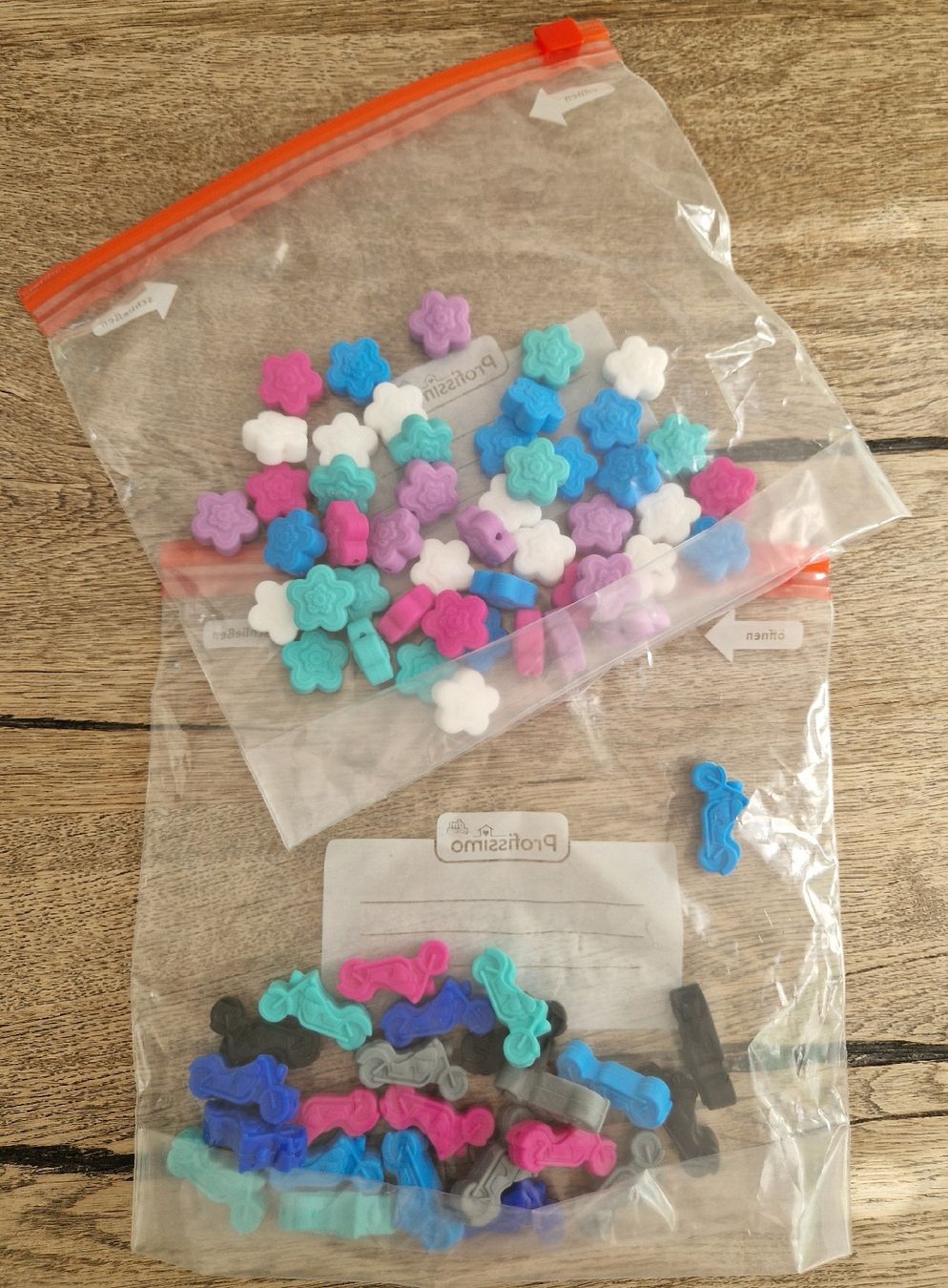 Perlen (unechte): Bunte Silikonperlen Motorradperlen und Blumenperlen NEU – Neu und originalverpackt aus Schindellegi von COIFFY