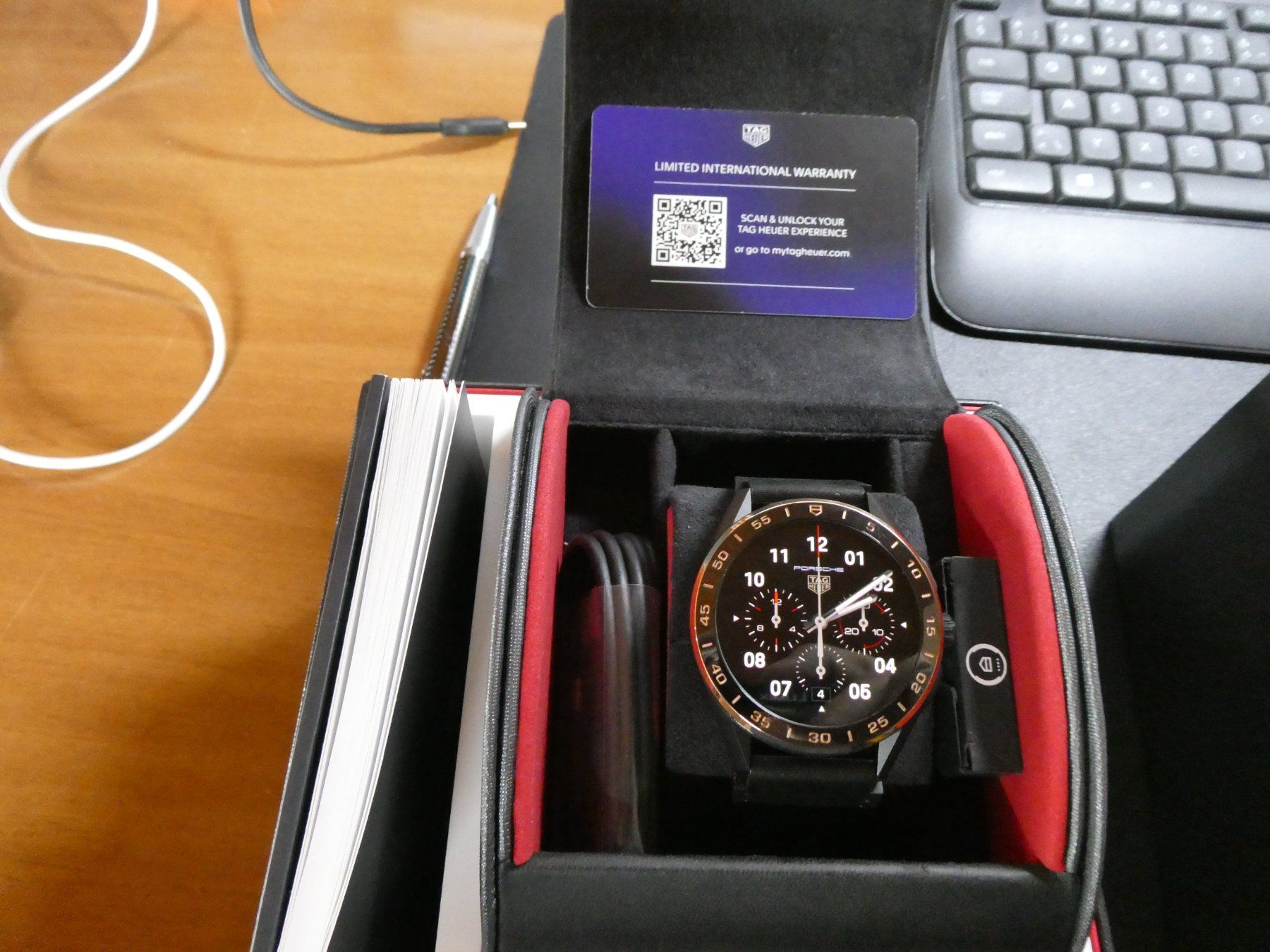 Tag Heuer Smartwatch: TAG Heuer Connected Bright Black E3 Edition – Nuovo (secondo la descrizione) da Oberburg venduto da Snowdy59 5