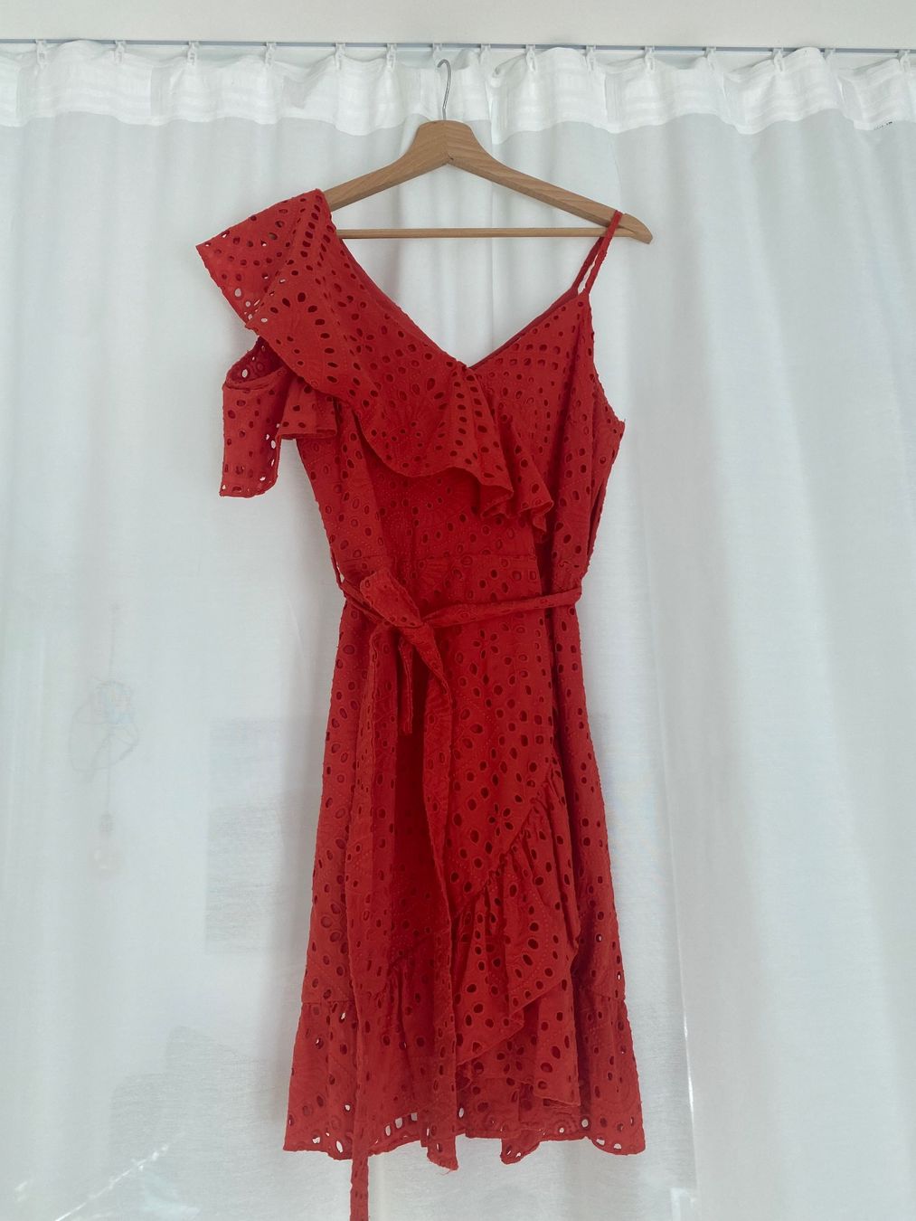 Vestiti: ROTES SPITZENKLEID MIT VOLANT – Nuovo (secondo la descrizione) da Zürich venduto da isabel137