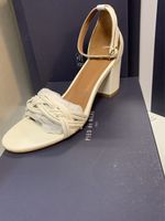 Chaussures blanches en cuir pieds de biches