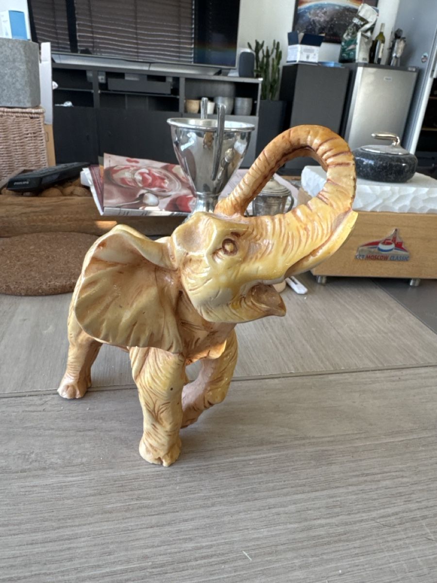 Sculture & Statue: Deko-Elefant, Glücksbringer ,Handgeschnitzt – Usato da Ersigen venduto da Poketrade_Emmental