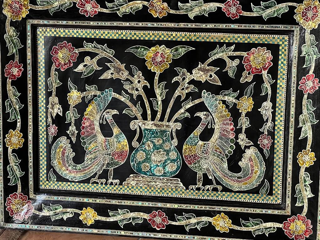 Kommoden: Commode nacrée  de style Louis XV dessins persans, – Gebraucht aus geneve von louisart 4