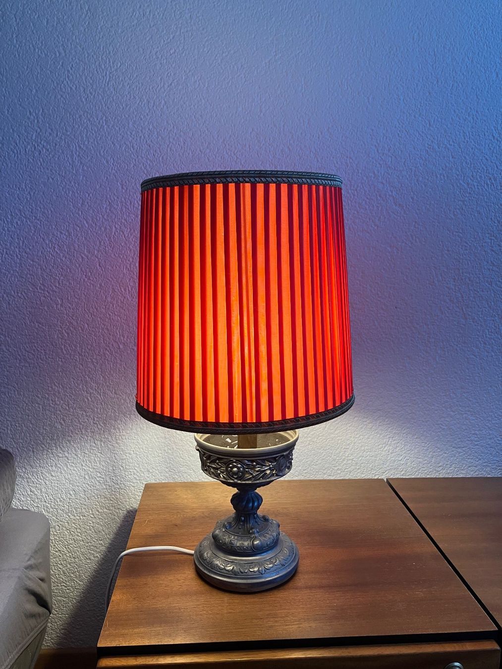 Lampade: Nachttischlampe, rot, Vintage, – Usato da Bern venduto da Baumwall
