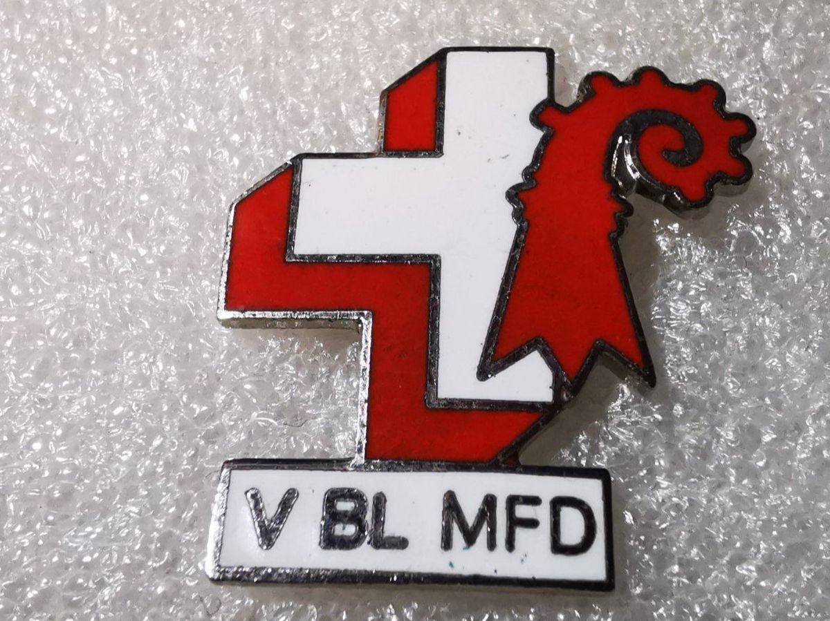 Placchette & Badge: Ansteckpin 9: V BL MFD – Usato da Oppligen venduto da Pin-Fall-Shop