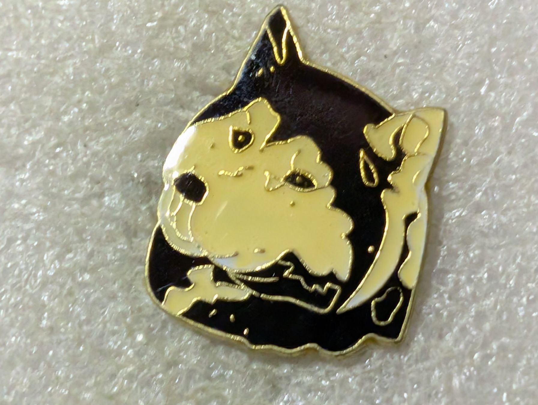 Placchette & Badge: Ansteckpin 104: Hund – Usato da Oppligen venduto da Pin-Fall-Shop