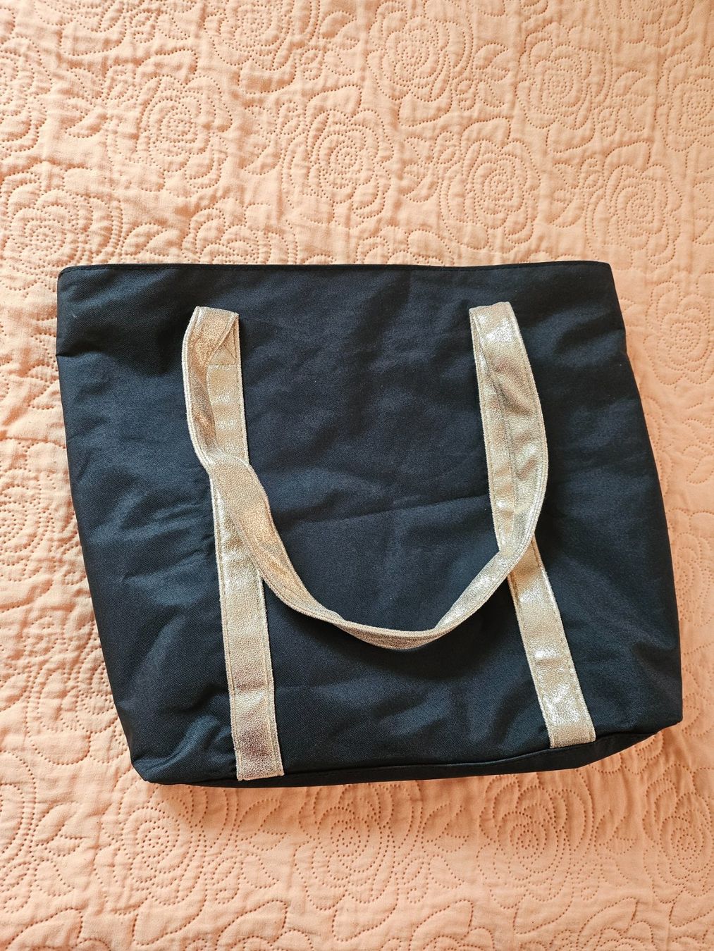Borse da donna: Tasche schwarz mit "goldenen" Riemen – Nuovo (secondo la descrizione) da Thun venduto da Shame
