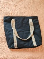 Tasche schwarz mit "goldenen" Riemen
