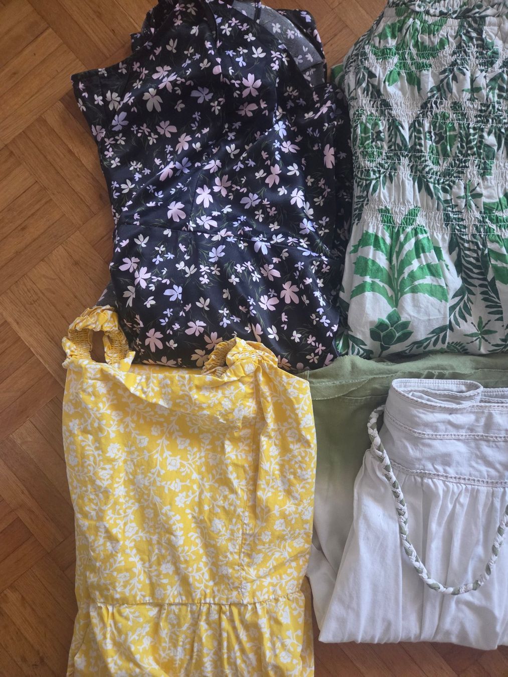 Robes: Kleider und Jupe Gr. M – D'occasion à Basel par grandfamily 1
