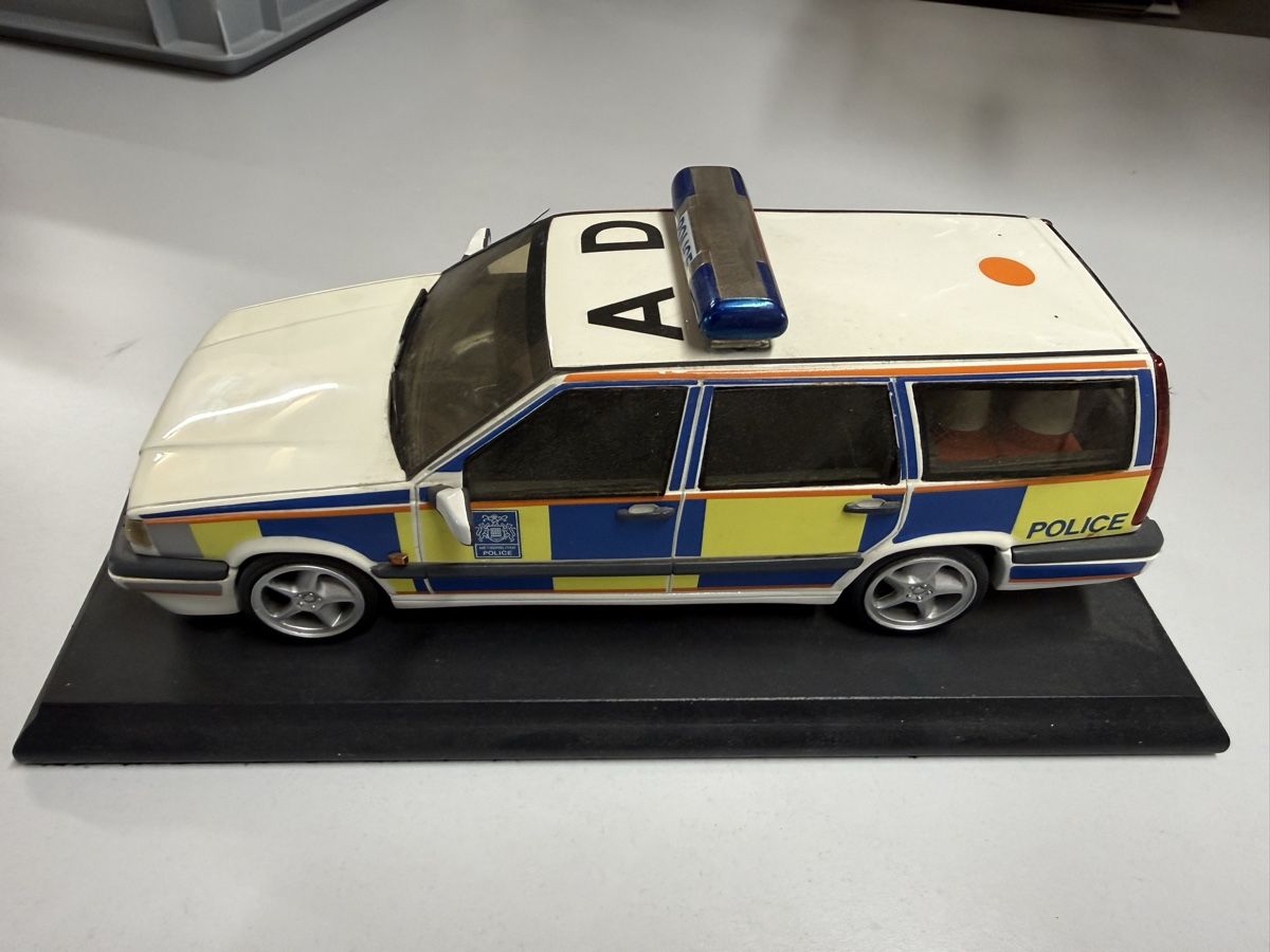 Volvo Modellini d'auto: Polizei Modellauto Volvo 850 Kombi  – Usato da Spiez venduto da RS-inti 2