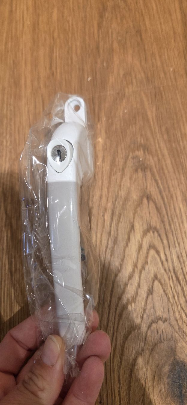 Fenster: Abschliessbare Fenstergriffe – Neu und originalverpackt aus Oberkirch LU von momo2004 2