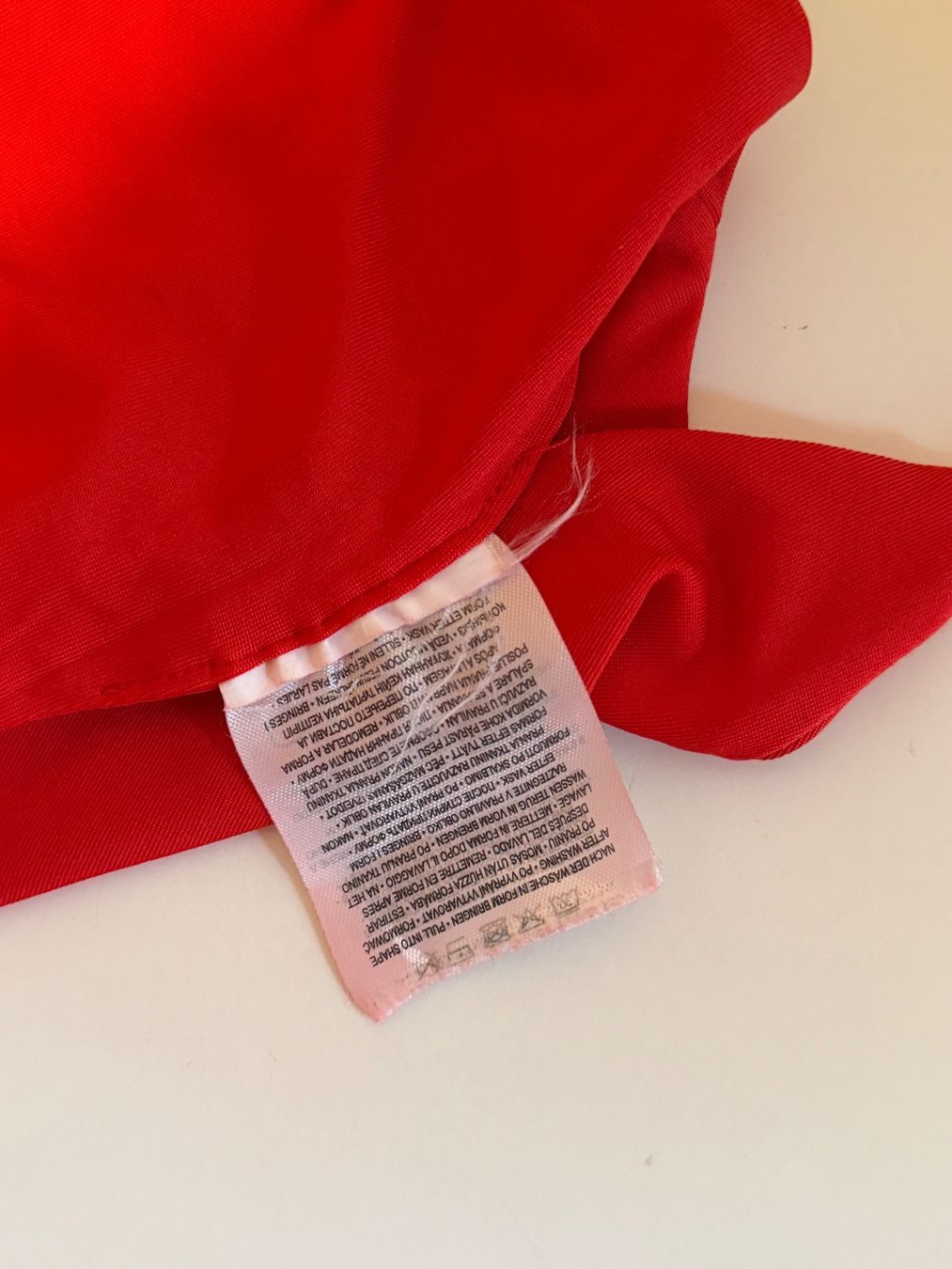 Top: CROP TOP ROUGE – Usato da Cheseaux-Noréaz venduto da ath_cq52 4