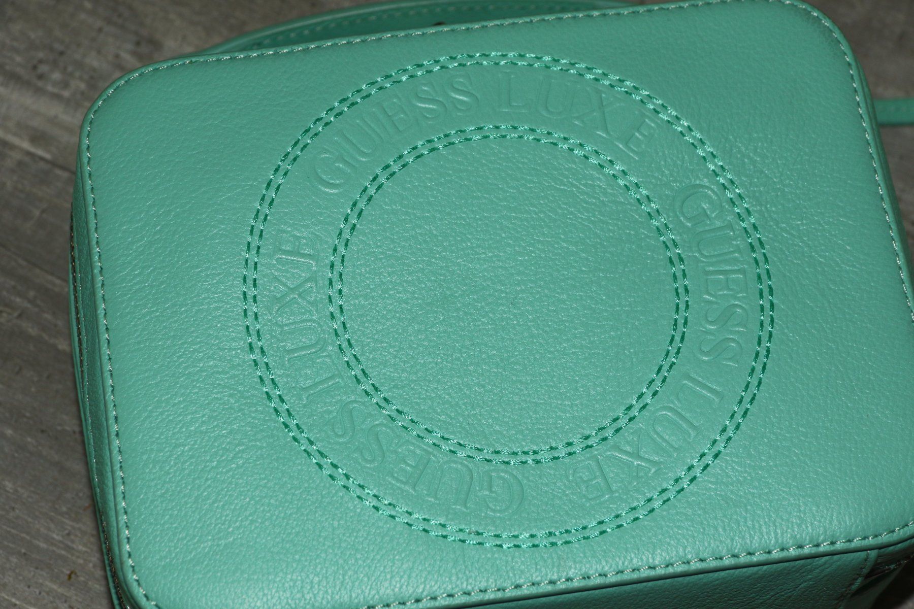Guess Borse da donna: Neue hübsche GUESS Tasche – Nuovo e nell'imballaggio originale da Oberwil-Lieli venduto da Svetlana28 4