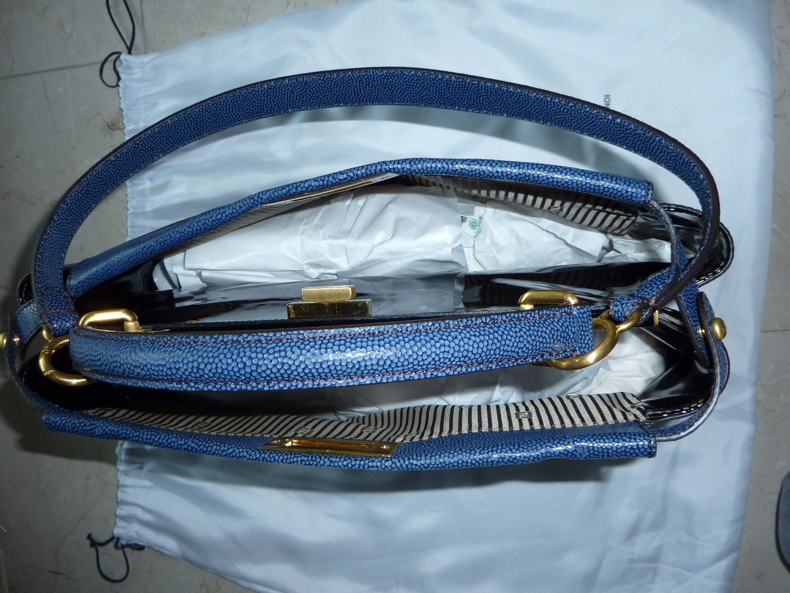 Fendi Borse da donna: Fendi Peekaboo Handtasche large – Nuovo (secondo la descrizione) da Luzern venduto da jho_ktt2 4