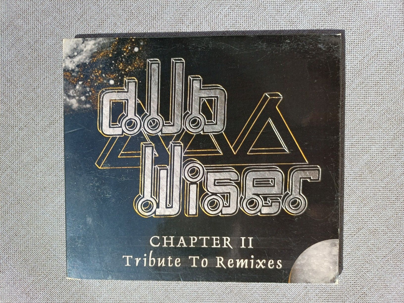 CD: Dub Wiser / Chapter II "Tribute to remixes"  CD – Nuovo (secondo la descrizione) da Begnins venduto da Drastic-Sound