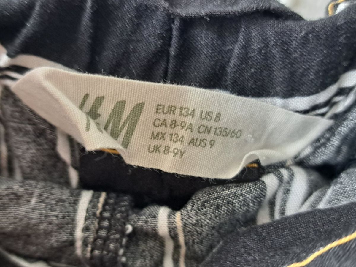 H&M Hosen: H&M gestreifte Stoffhose Gr. 134 – Gebraucht aus Gysenstein von joshuas81 3