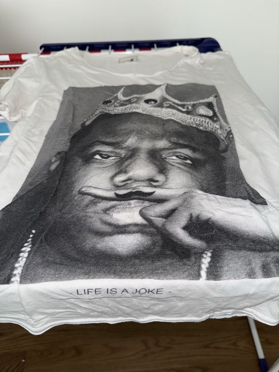T-shirt: Life is a Joke Biggie – Usato da Zürich venduto da bia_6kmj