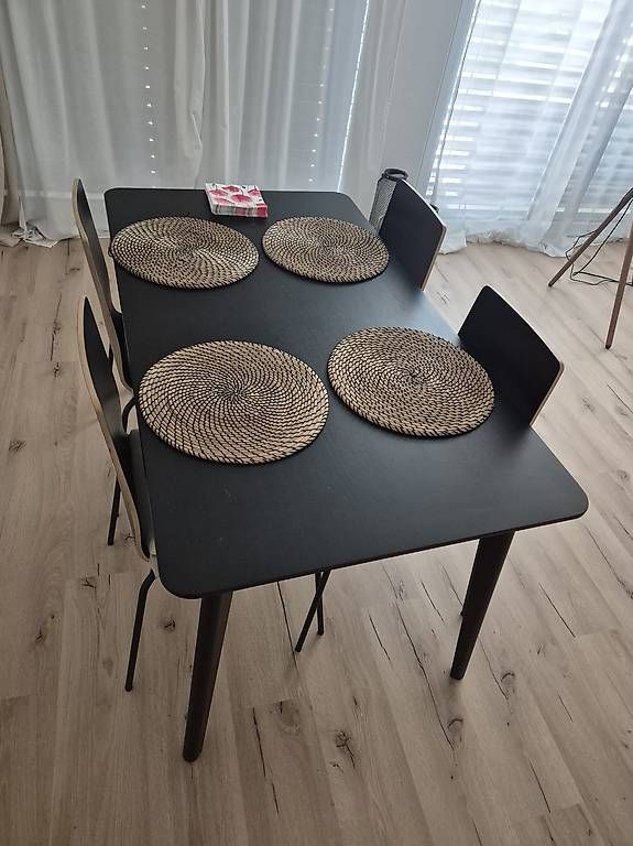 Tavoli: Esstisch 140x78cm mit 4 Stühlen – Usato da Beinwil am See venduto da nik_jali0803 2