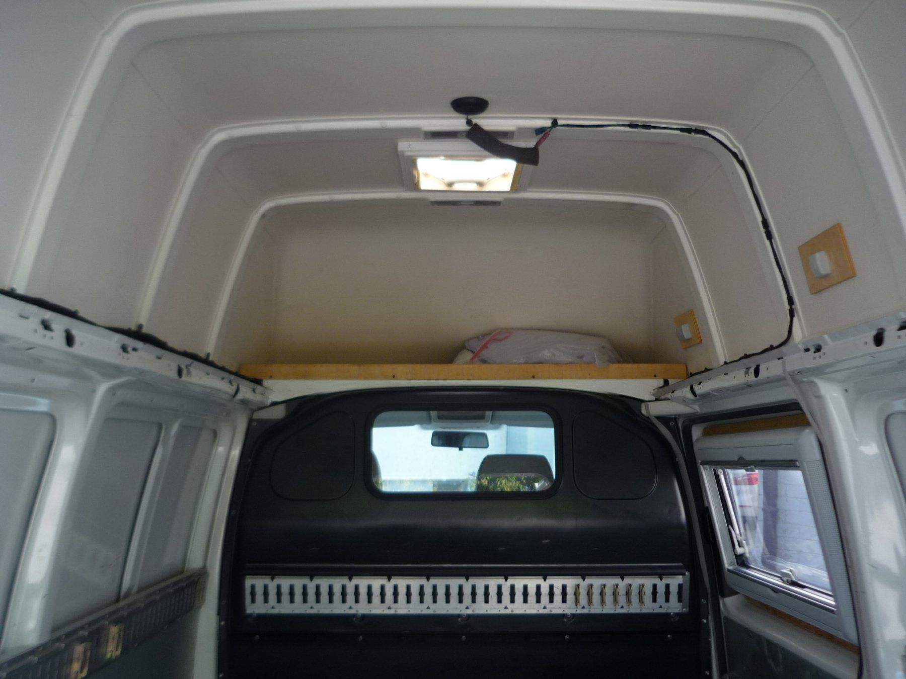 VW Veicoli commerciali: VW T5 Hochdach 4Motion – Difettoso da Kerzers venduto da ernst1234 9