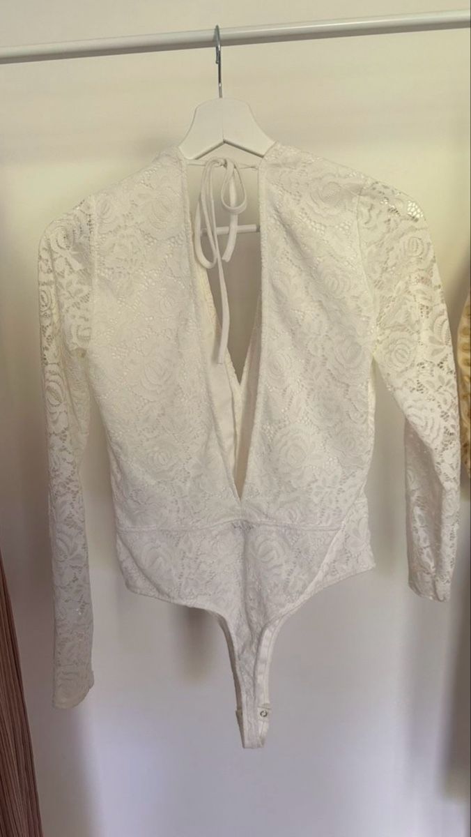 Na-kd Top: Spitzen-Body weiss von NA-KD – Nuovo (secondo la descrizione) da Meggen venduto da Carina5555 1