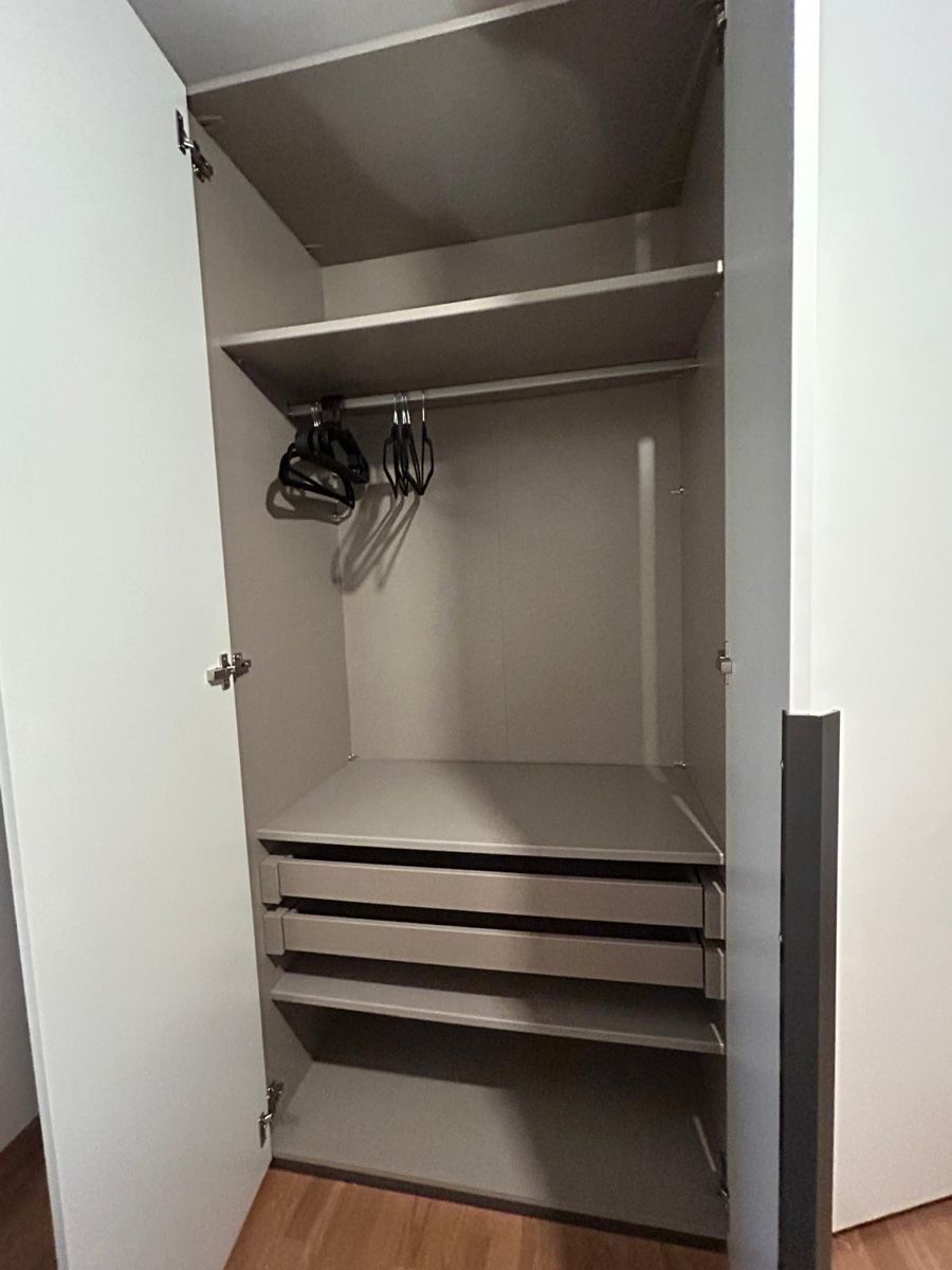 Armoires: Kleiderschrank – D'occasion à Kreuzlingen par 44eriix 2