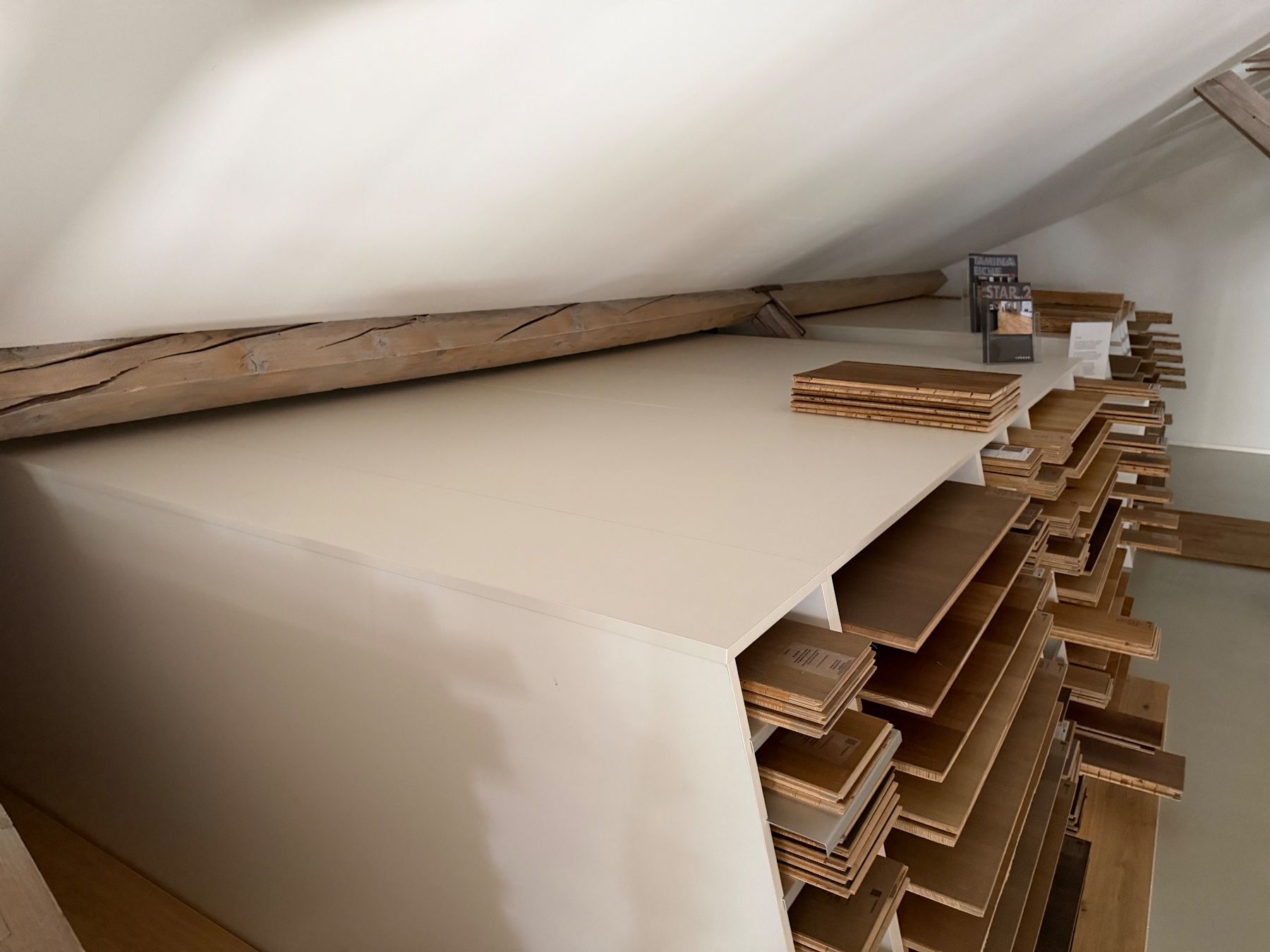 Étagères: Regal für Parkettausstellung – D'occasion à Sissach par epsi16 3