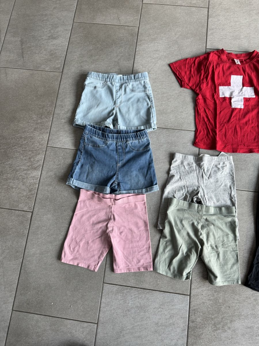 Lotti & Set di vestiti: Kleiderpaket 122/128 – Usato da Glattfelden venduto da Gloeckchen 1