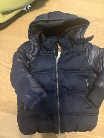 Jungen Daunenjacke BOSS Dunkelblau Grösse 108 guter Zustand