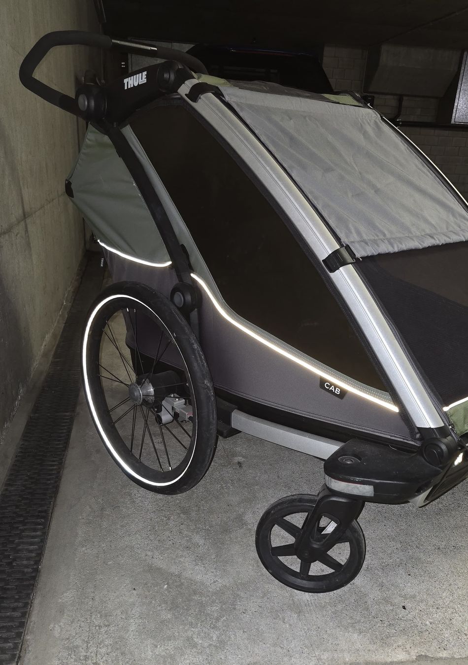 Thule Anhänger: Anhänger Thule Cab 2 XXL inkl. Zubehör – Gebraucht aus Gossau ZH von Ltanner 1