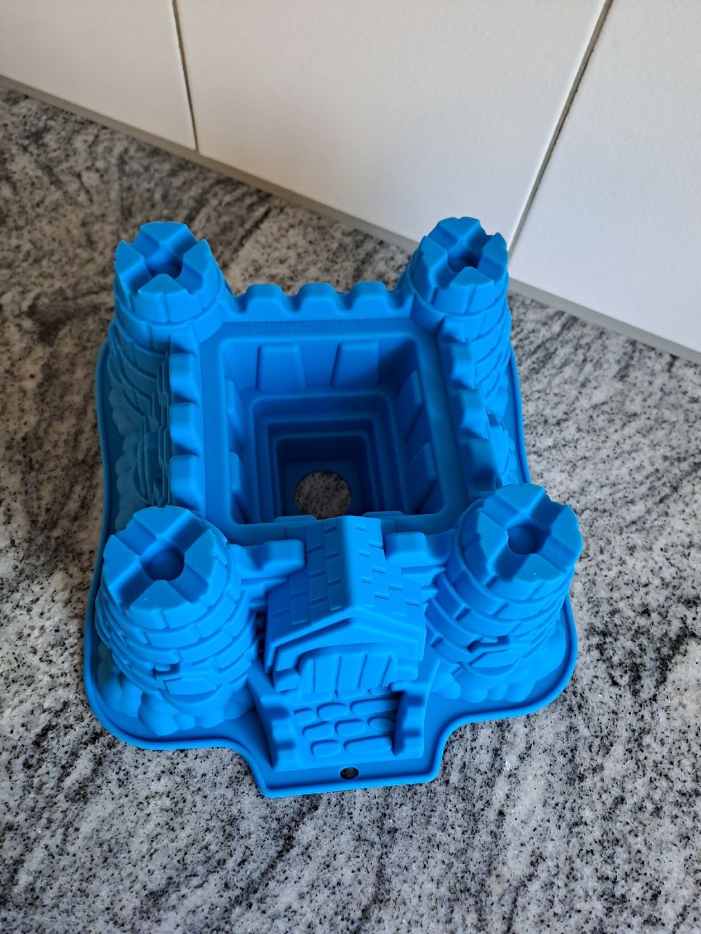 Backformen: Kuchenform Schloss Silikon blau – Gebraucht aus Rickenbach LU von bishiida 2