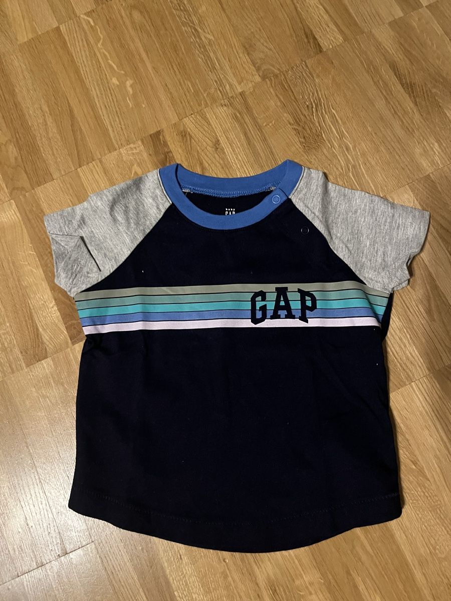 Gap Chemises, Tops & T-shirts: GAP Baby, New, Size 80 – Neuf (Voir description) à Zollikerberg par LLV