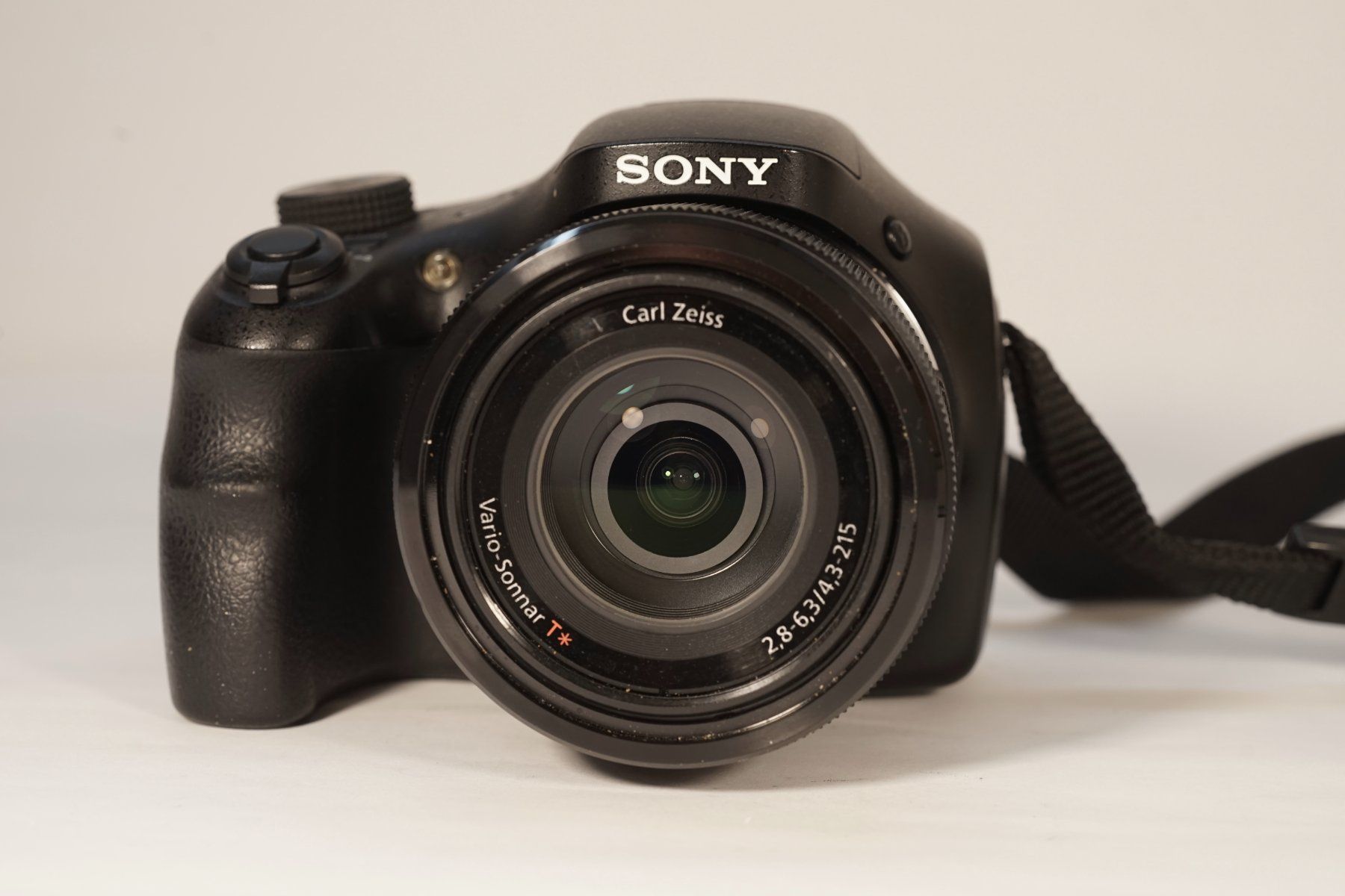 Sony Fotocamera: Sony Bridge-Kamera 24-1200mm 35mm Equivalent Mega-Zoom – Usato da Frauenfeld venduto da Camel16 8