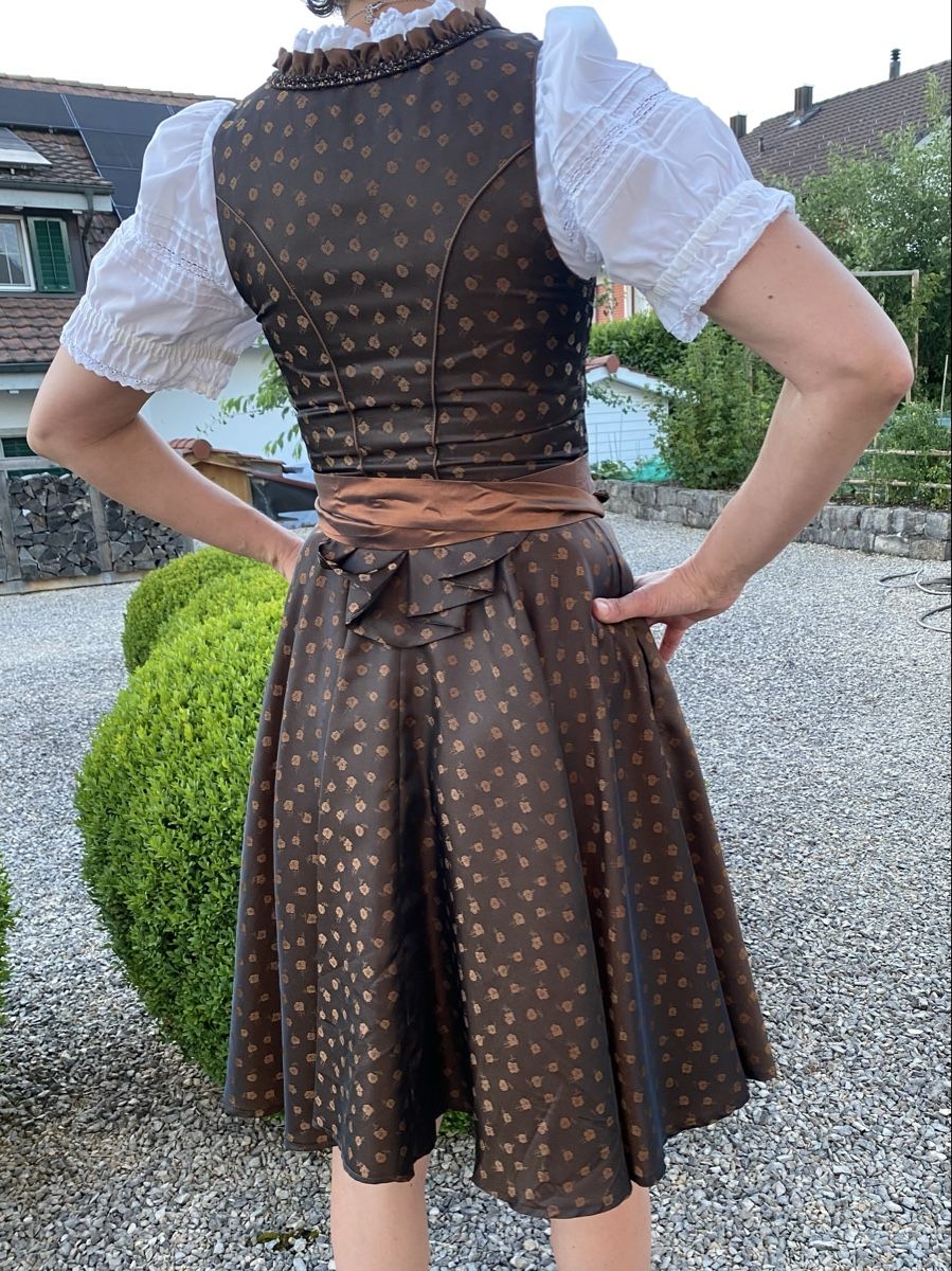 Vestiti: DIRNDL „TRACHTEN REDL“ – Usato da Eglisau venduto da Lara0 2