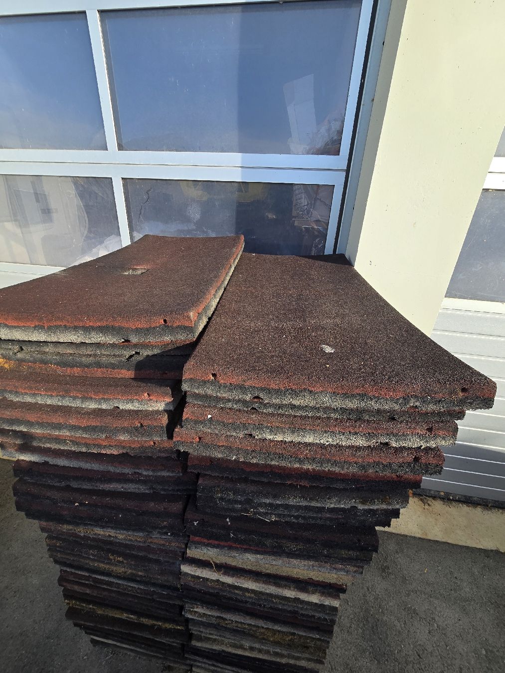 Rivestimenti per pavimenti: Gebrauchte Fallschutzmatten – Usato da Sissach venduto da RFW1978