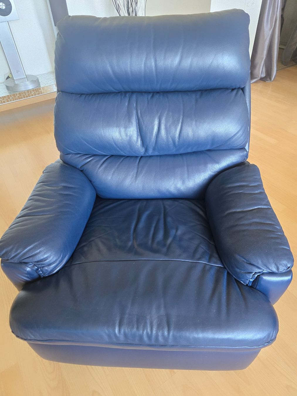 Poltrone: Bequemer Relaxsessel, dunkelblaues Leder – Usato da Emmenbrücke venduto da nev_hh85 1