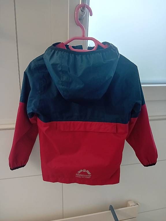 C&A Vestes: Regenjacke Mädchen oder Junge Grösse 110 – D'occasion à Romanshorn par cojbamil 1