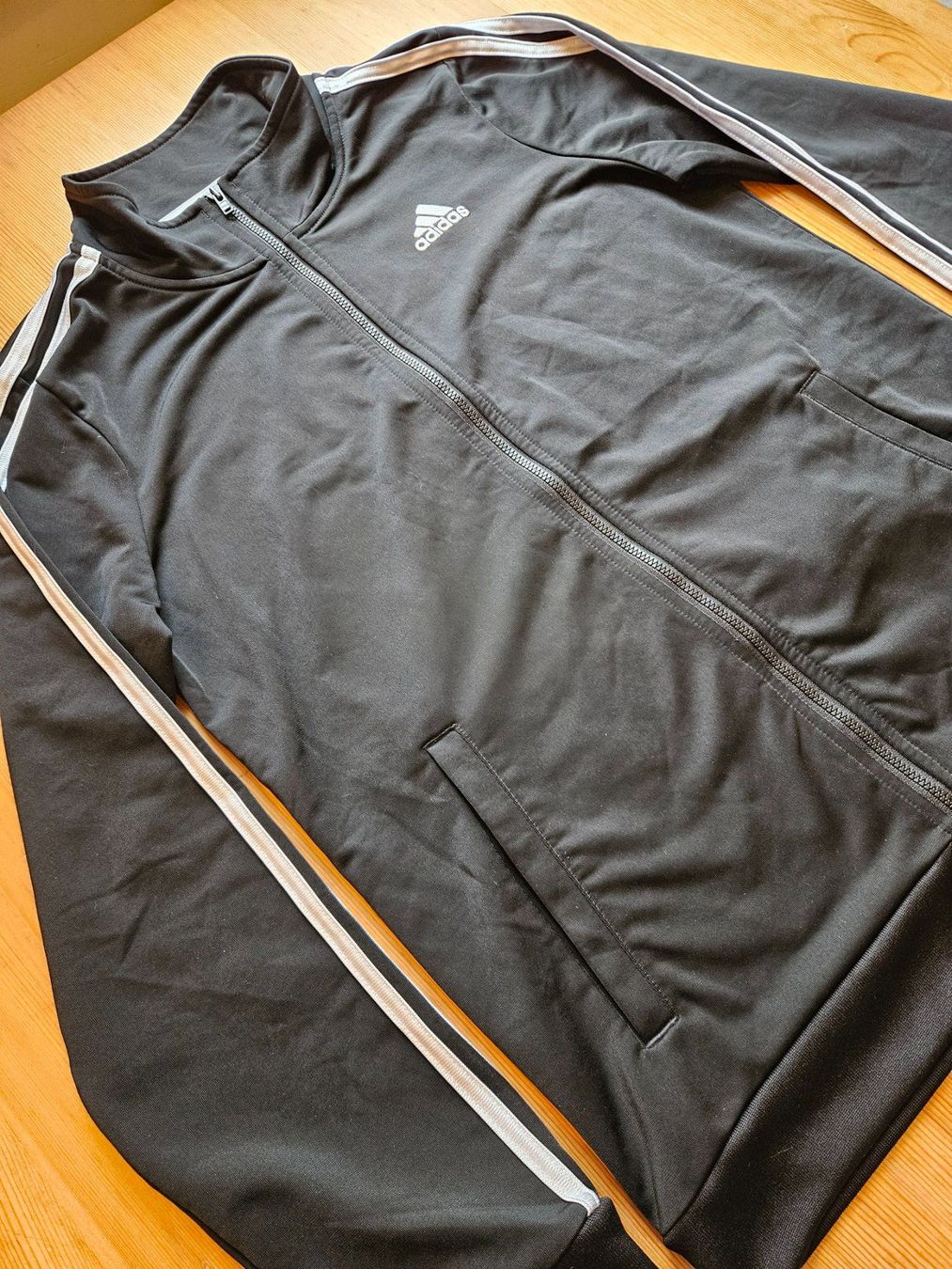 Adidas Giacche: Jacke adidas Grösse S retro – Usato da Hägglingen venduto da United-Village-Trade 2