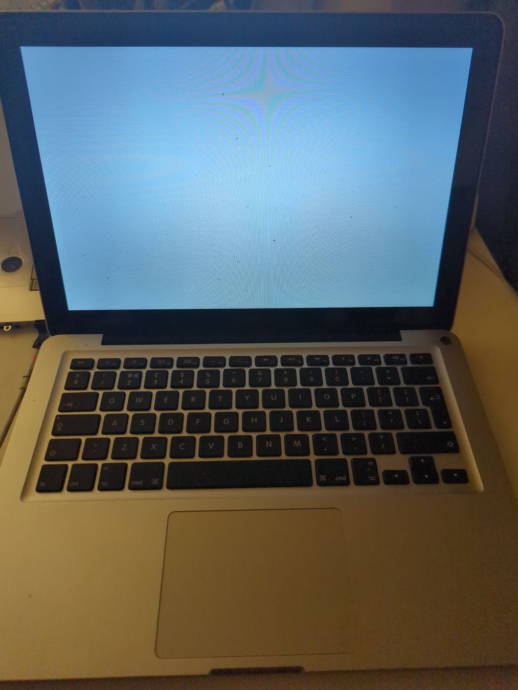 Apple Notebooks: macbook pro 2011 defective – Gebraucht aus Bellinzona von SuisseElectronics
