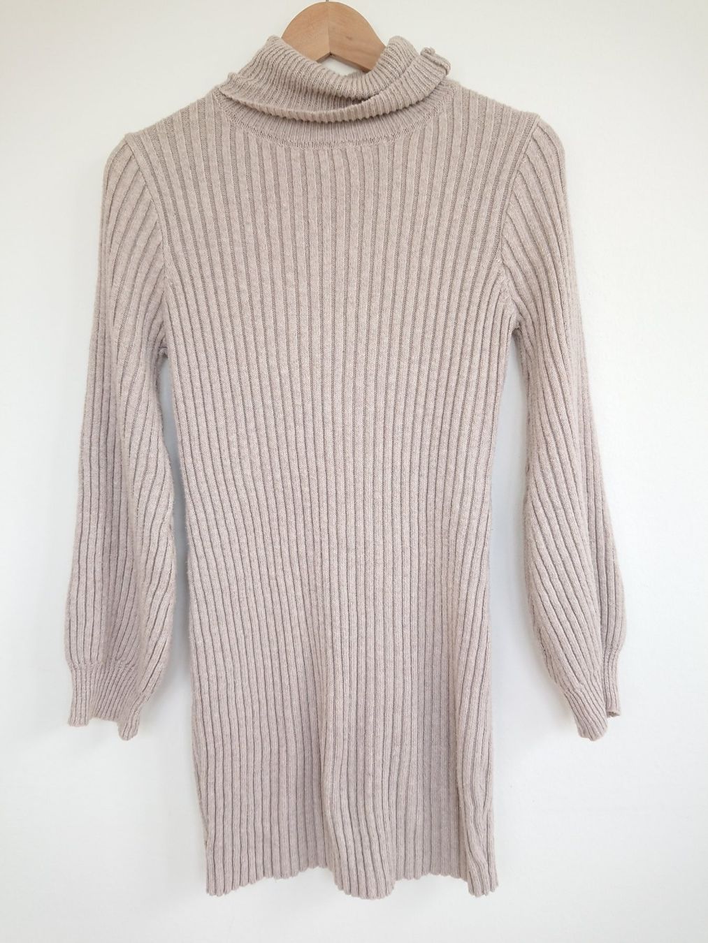 Kleider: Damen Strickkleid Gr. 36 / S Beige – Gebraucht aus Hallau von CHACLA