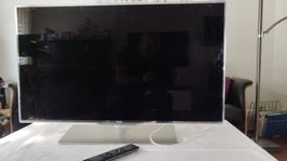 Philips TV 40PFL7007K/12 weiss inkl. Fernbedienung