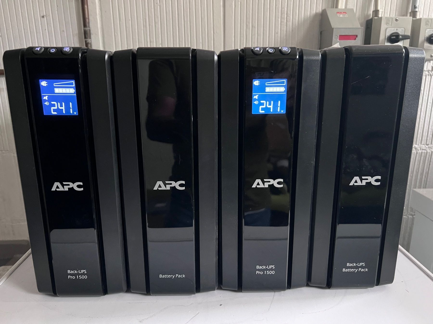 Apc Caricatori & Batterie: APC Back-UPS Pro 1500 VA, 865 W, Line-Interaktiv USV – Usato da Root venduto da Tech-Nick
