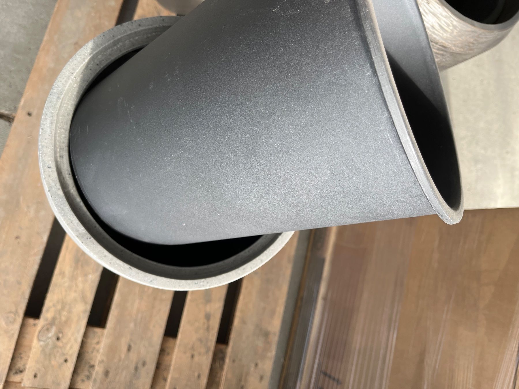 Vasi & Recipienti: Luwasa Polystone-Vase anthrazit  mit Innentopf Ø30/65 – Nuovo (secondo la descrizione) da Allmendingen b. BE venduto da Luwasa.Interhydro 2