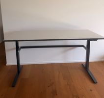 Schreibtisch höhenverstellbar 180cm x 80cm in gutem Zustand