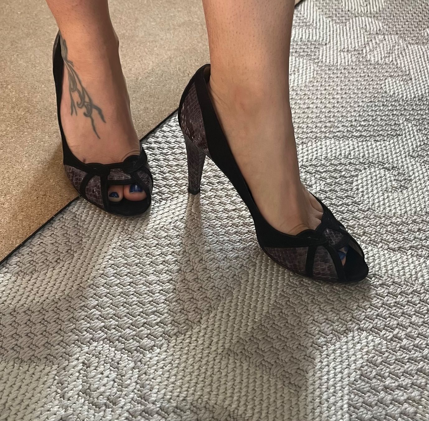 Joop Damenschuhe: JOOP! Peeptoe Pumps Leder Pythonoptik Gr. 39 elegant – Gebraucht aus Zuchwil von MLV92 1