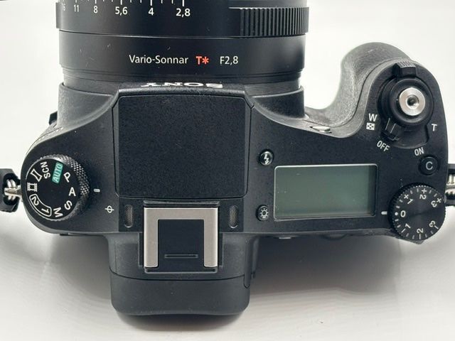Sony Kamera: Sony DMC-RX10 / RX10 I / Mark 1 – Gebraucht aus Seewis Dorf von Plebejus 3