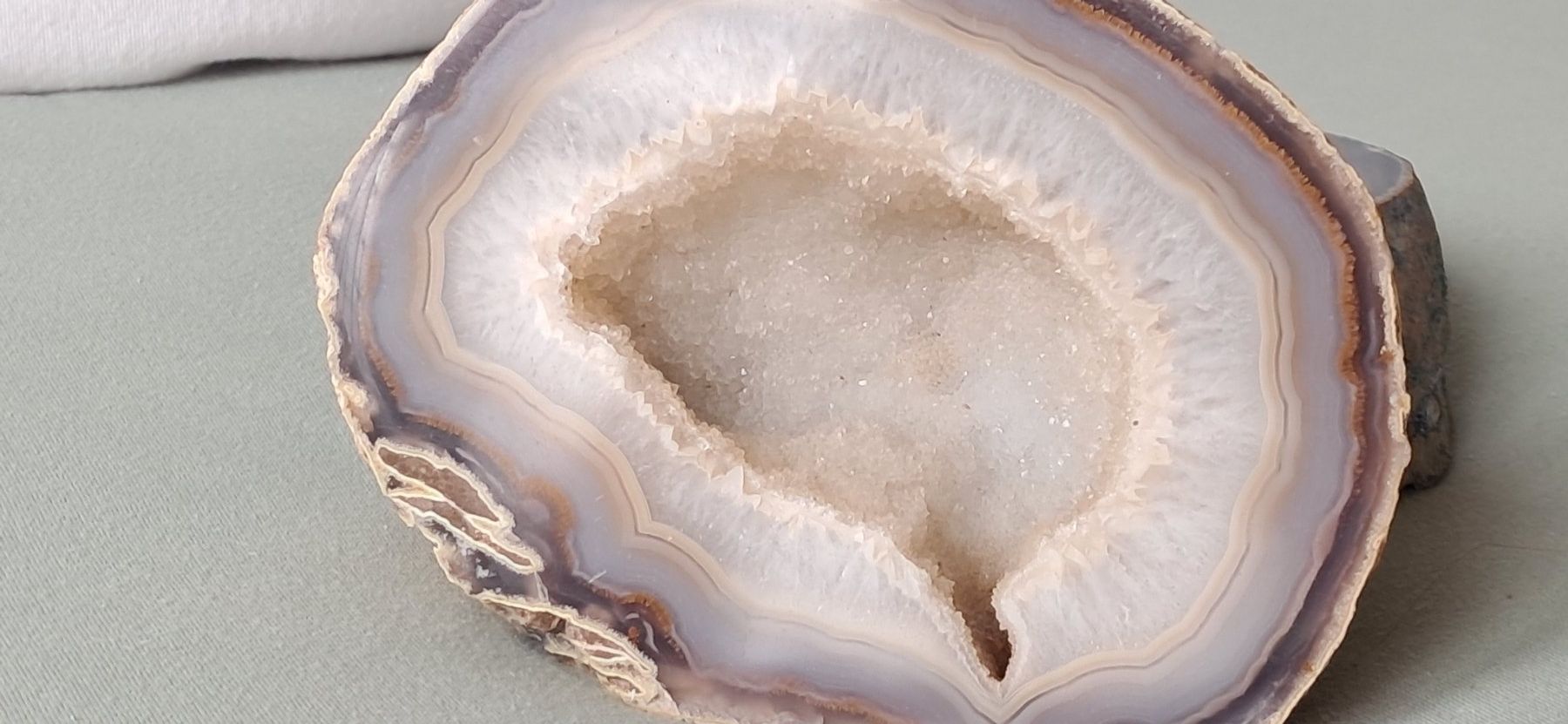 Minerali & Pietre curative: Weiss beige grauer Achat-Geode, 14.5 cm breit – Usato da Chur venduto da Okapi77 1