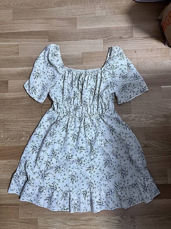 Vestiti: Robe – Usato da Monthey venduto da Susii_M