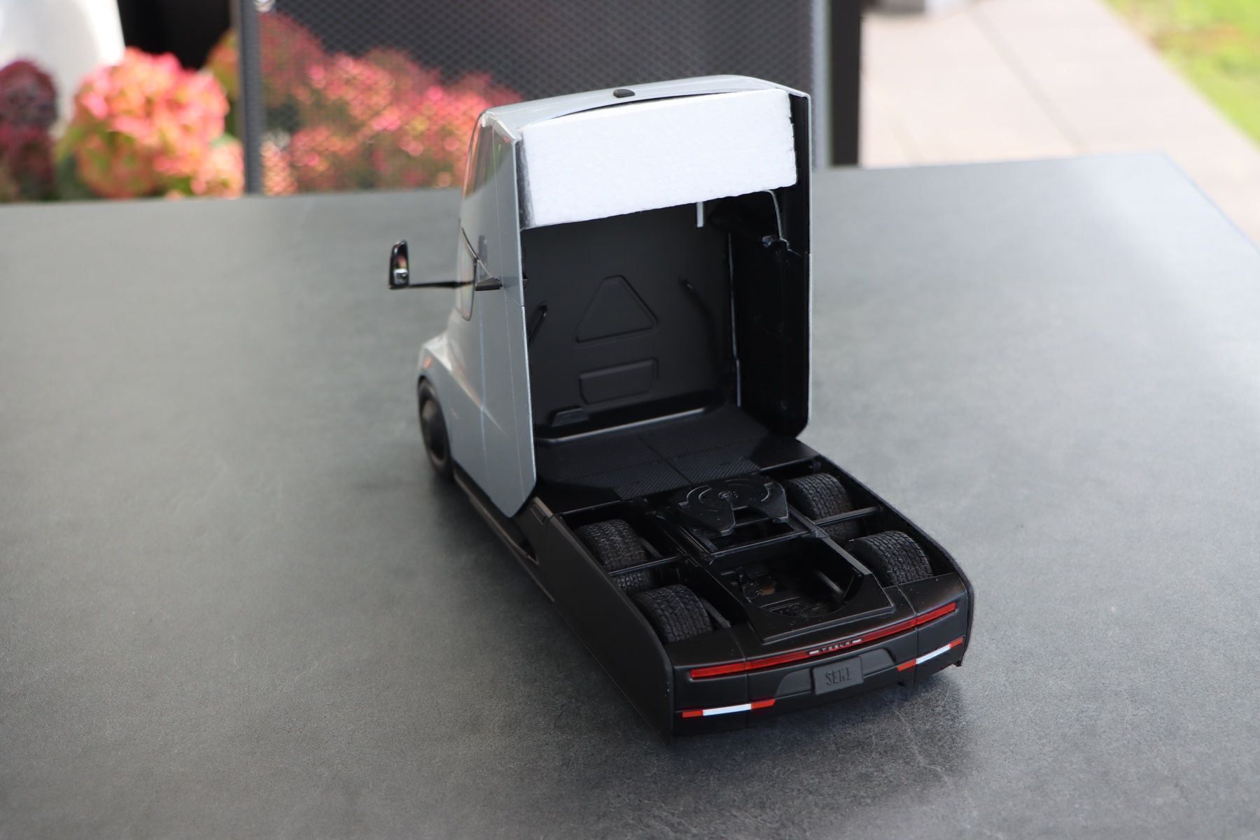 Tesla Modellini d'auto: Tesla Semi Truck Concept 1:24 – Nuovo e nell'imballaggio originale da Bühl b.Aarberg venduto da modelldiecast 5