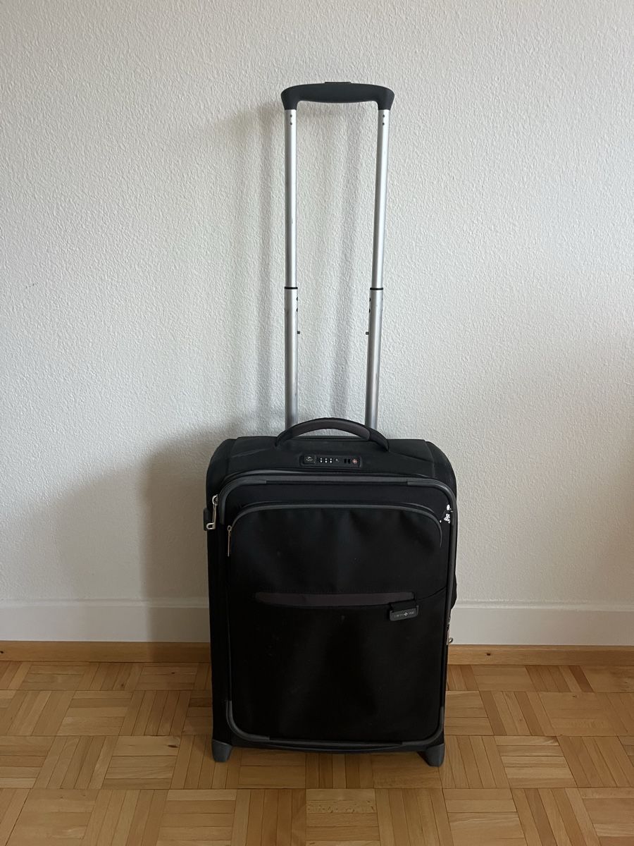 Samsonite Reisekoffer: Samsonite Rolling Suitcase Cabin Size – Gebraucht aus Lausanne von ari_6txh 2